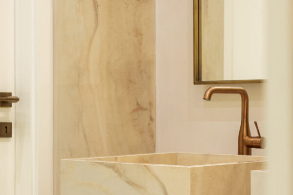 AA3AD31A-9115-443B-8271-6BACC518FFE8